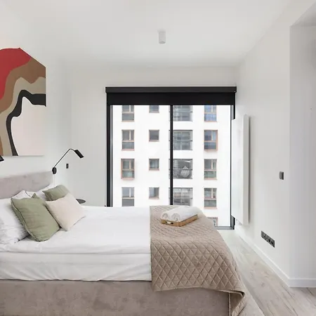 2-bedroom Specious With Gym Near Metro Rondo Daszynskiego アパート