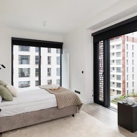 2-bedroom Specious With Gym Near Metro Rondo Daszynskiego ワルシャワ