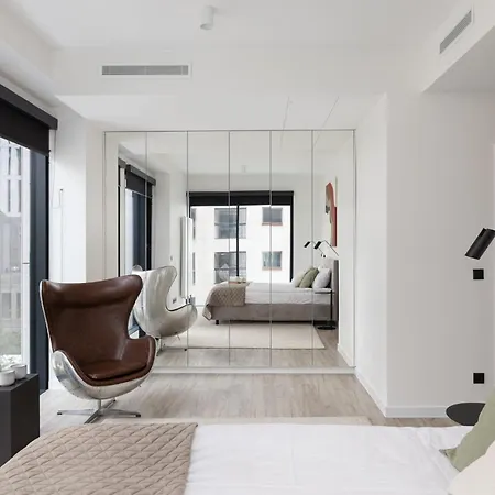 2-bedroom Specious With Gym Near Metro Rondo Daszynskiego アパート