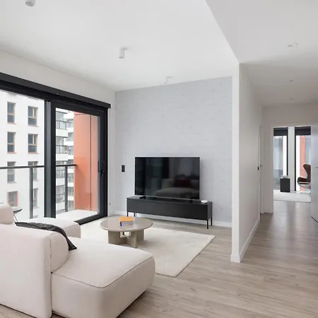 2-bedroom Specious With Gym Near Metro Rondo Daszynskiego * ワルシャワ