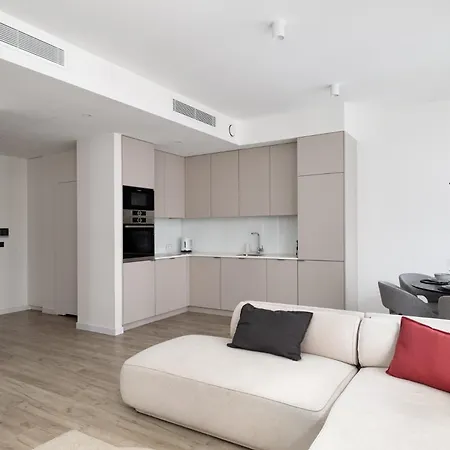 2-bedroom Specious With Gym Near Metro Rondo Daszynskiego アパート