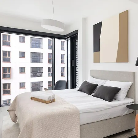 アパート 2-bedroom Specious With Gym Near Metro Rondo Daszynskiego *