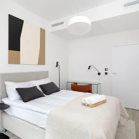 2-bedroom Specious With Gym Near Metro Rondo Daszynskiego * ワルシャワ
