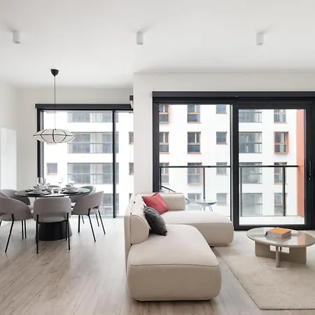 2-bedroom Specious With Gym Near Metro Rondo Daszynskiego アパート *