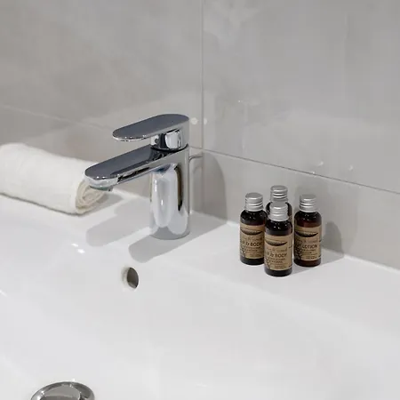 2-bedroom Specious With Gym Near Metro Rondo Daszynskiego アパート ワルシャワ